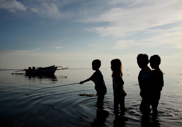 Vissende kinderen Bunaken
