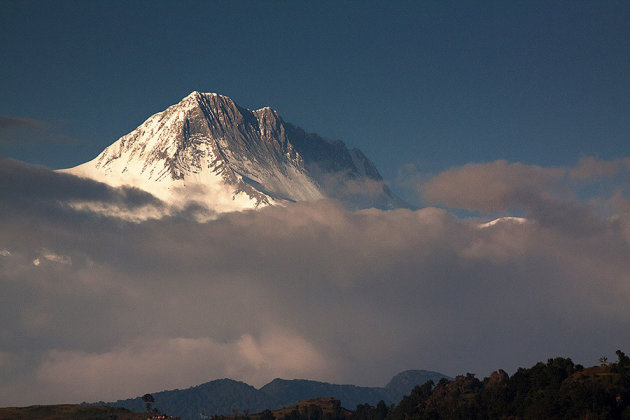 vanuit Pokhara zie je de Himalaya reuzen liggen