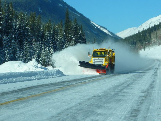 Sneeuwruimen op Icefields Parkway