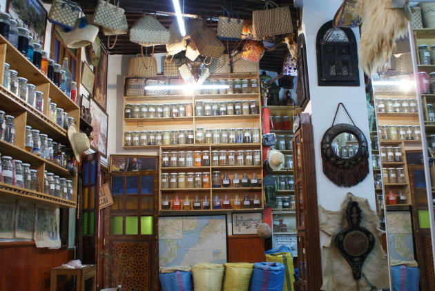 'apotheek' en kruidenier in Fes