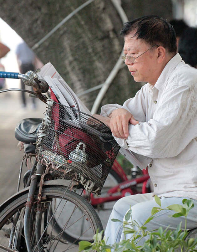 Een oude roestige fiets