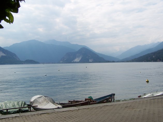 Het prachtige, rustgevende, lago maggiore