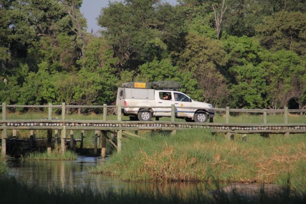 Brug over de Khwai rivier in Moremi Game Reserve (Botswana)