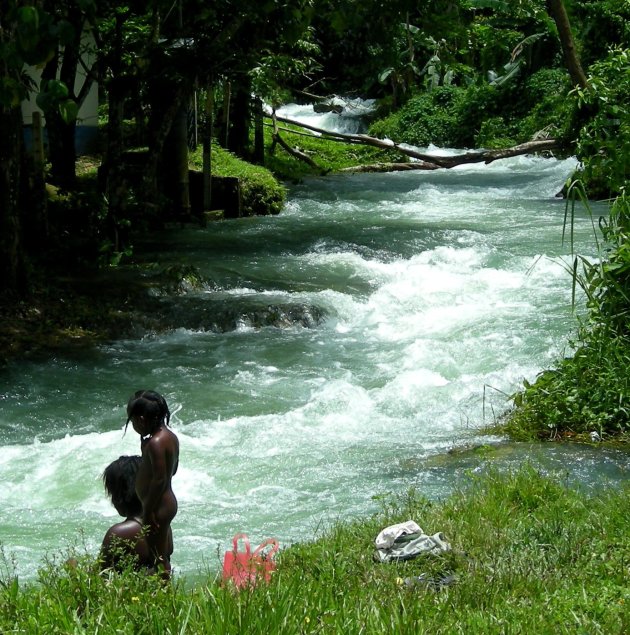 baden in de rivier