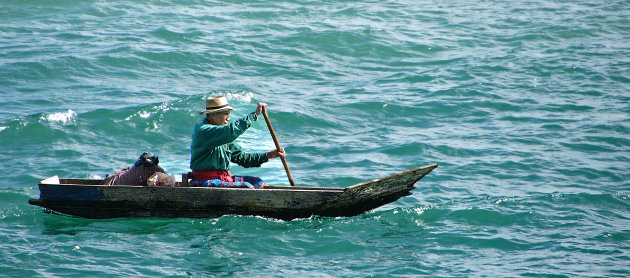 Traditioneel vervoer op het Lago de Atitlan