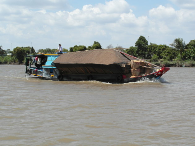 vrachtschip op de Mekong