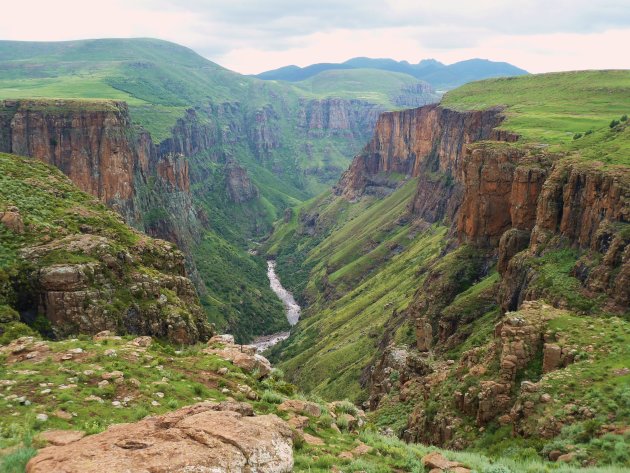 Canyon met verstopte waterval