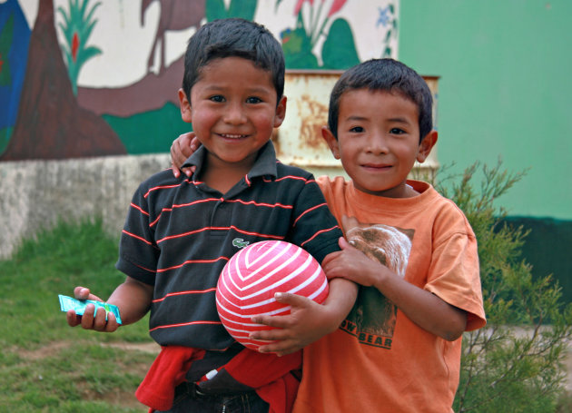 Schoolkinderen nabij Lago de Atitlán