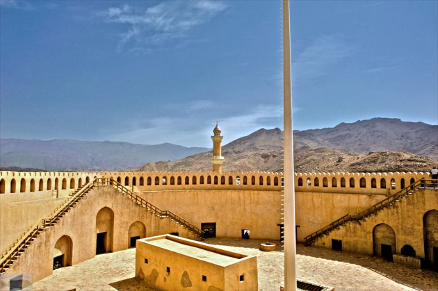 Foprt te Nizwah met uitzicht op de Grote Moskee