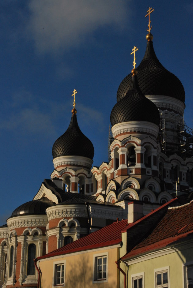 Alexander Nevski kathedraal in straatbeeld van Tallinn