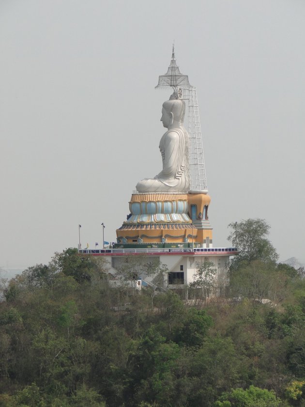 hemelhoog Boeddha beeld