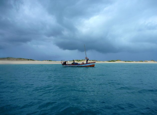 Voor anker bij Benguerra Island