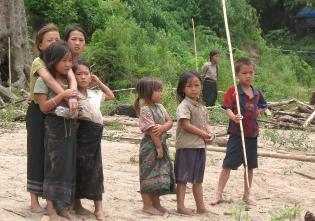 meisjes aan de oever van de Mekong