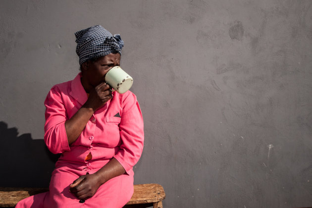 Koffie drinken in de winterzon