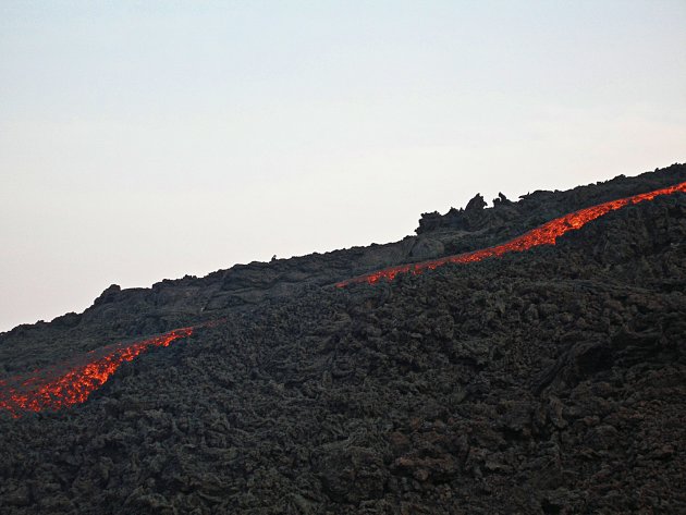 Stromend lava op Pacaya, Guatemala