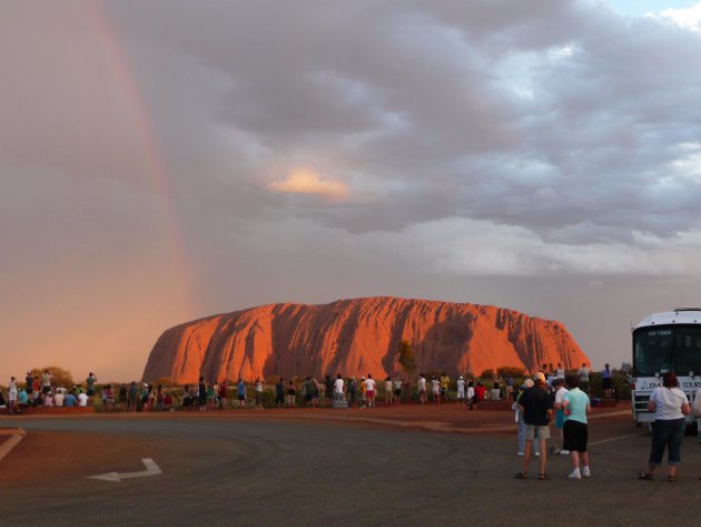 Uniek.... een regenboog bij Uluru