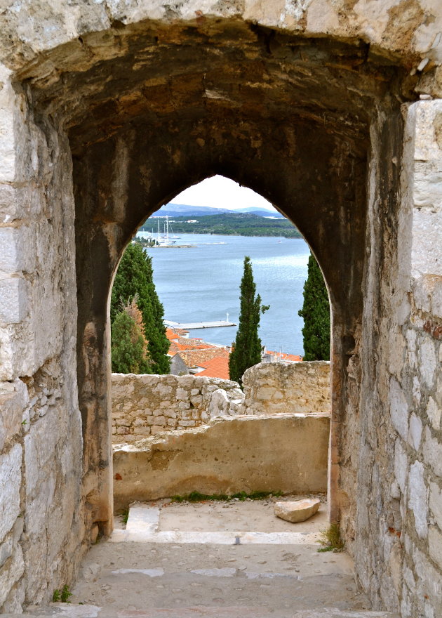 Zicht vanaf het Sv. Mihovil Fort in Šibenik. 