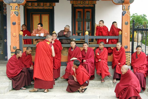 Wachten op de ceremonie voor de derde koning van Bhutan