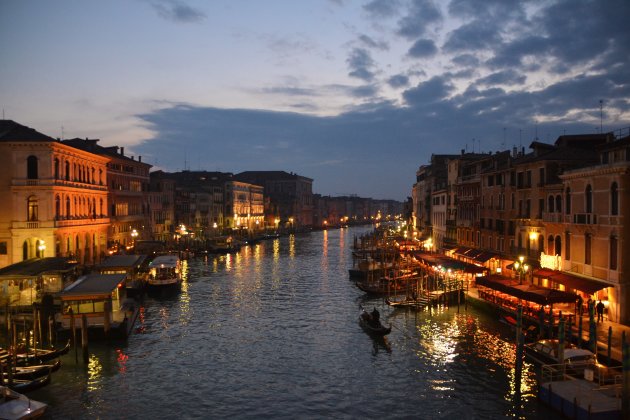Sfeervol en romantisch dineren of gondelen in Venetie