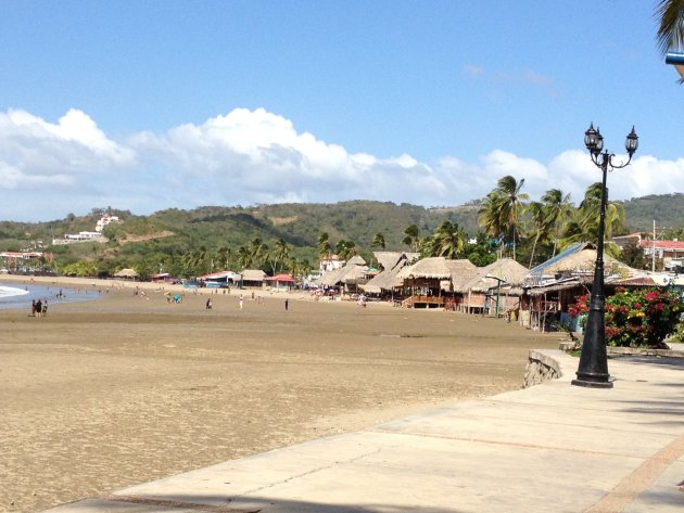 Het relaxte gezellige strand van San Juan del Sur