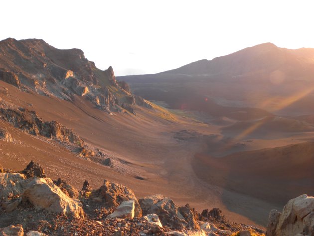 Zonsopgang in de Haleakala krater op Maui