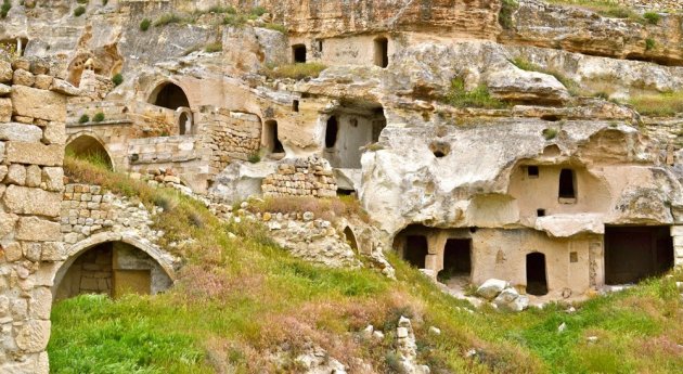 Verlaten woningen in Cappadocië. 