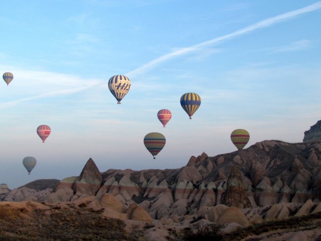 zweven boven sprookjeslandschap