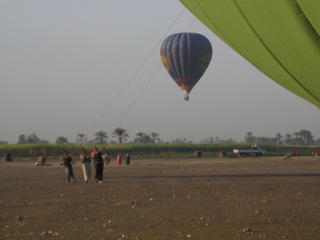 Aan de touwen hangen