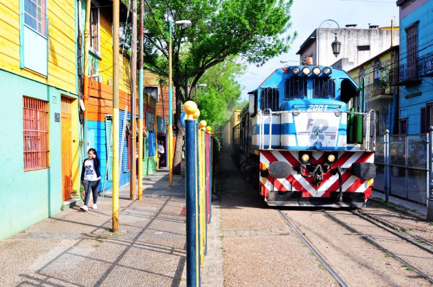 Trein in kleurrijk La Boca