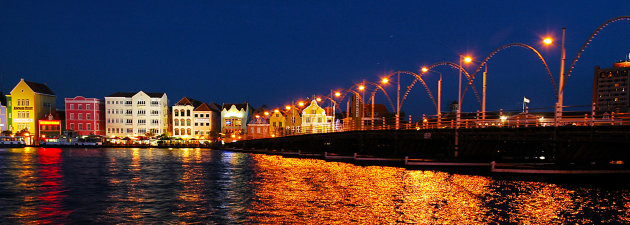 Willemstad at night