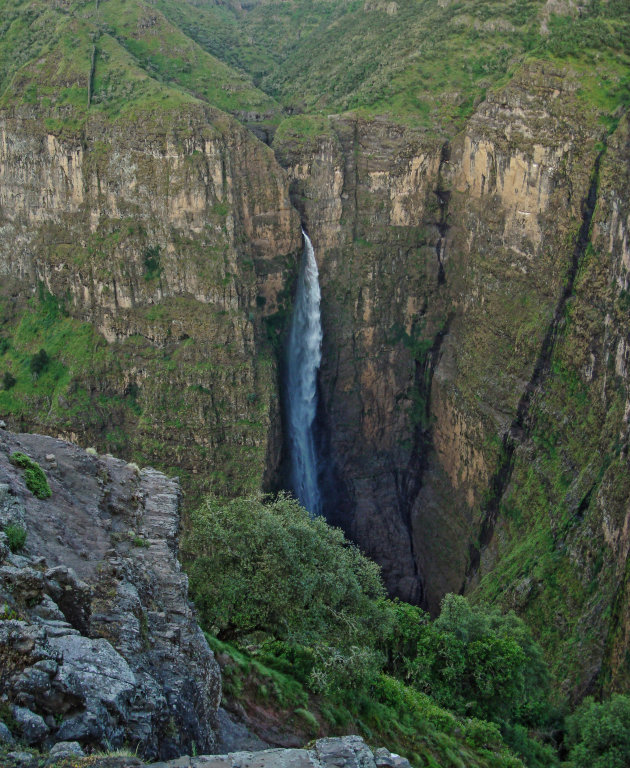 Jinbar Waterval die 500m hoog is  in de Simien Mountains