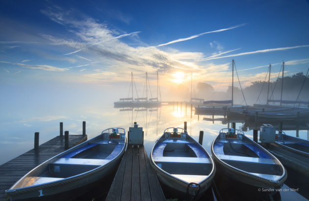 Jachthaven in de mist