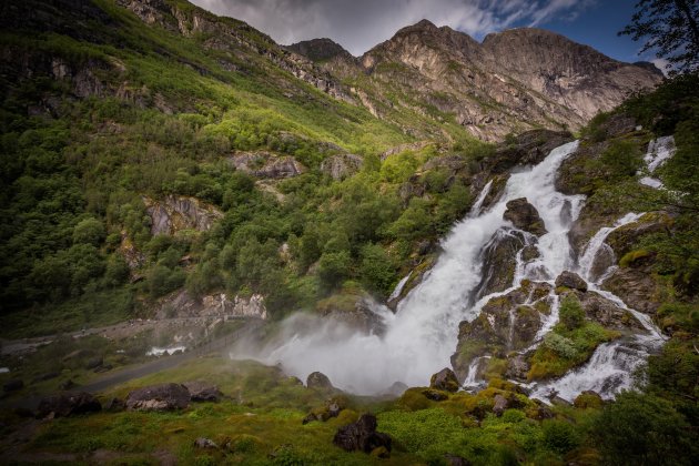 Waterval aan de Briksdalgletsjer