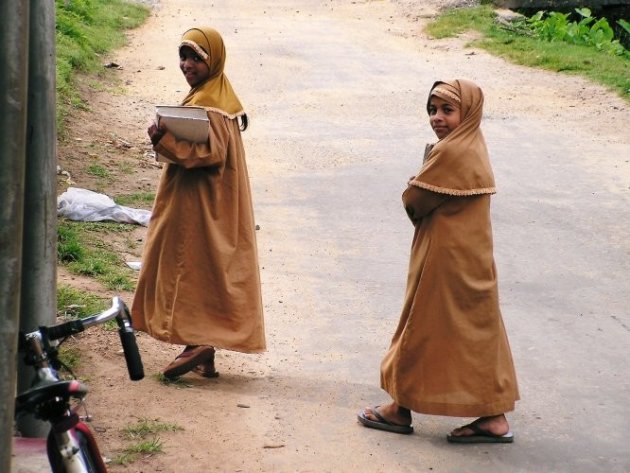 vrolijke moslim meisjes