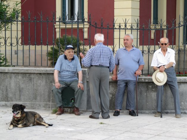 Ochtendgesprek in Corfu-stad