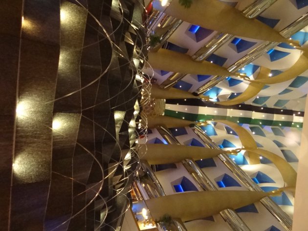De hal van 7-sterren hotel Burj al Arab