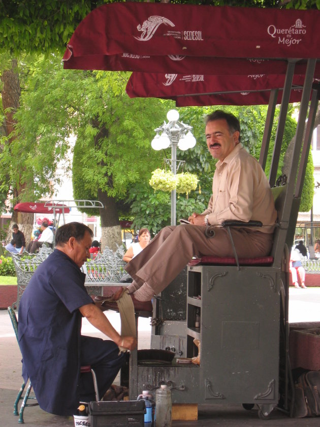 schoenen poetsen in Queretarò