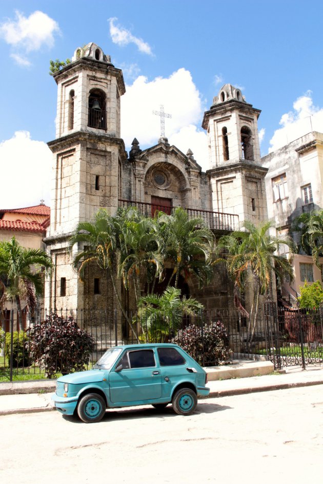 Een van de vele oude auto's in Havana