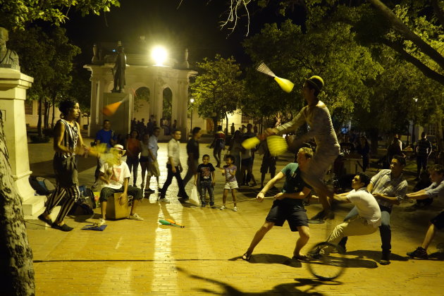 Straatartiesten op het Plaza de los Novios, Santa Marta