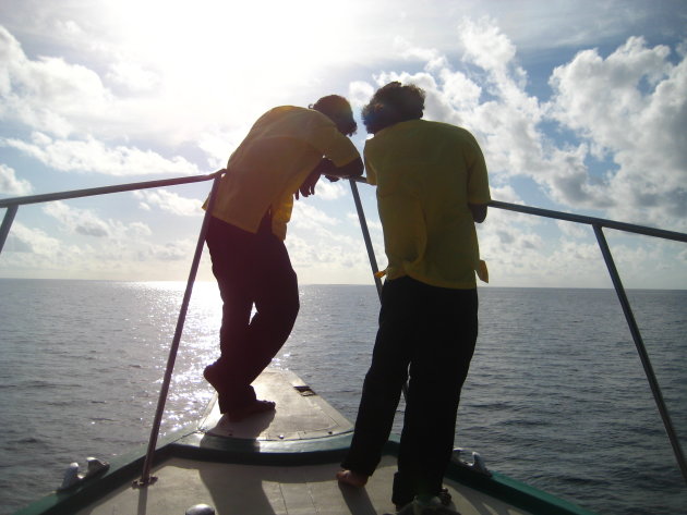 speedboot brengt ons naar het Paradijs