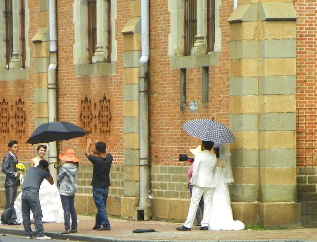 In de rij voor trouwfoto's