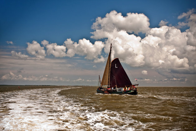 Platbodem op de waddenzee