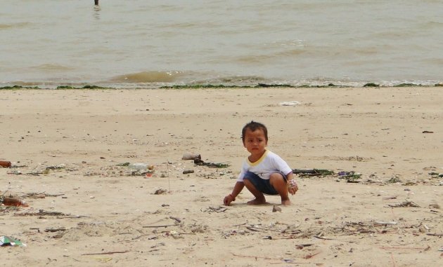 alleen op het strand