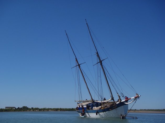 Wachten op vloed bij Morondava