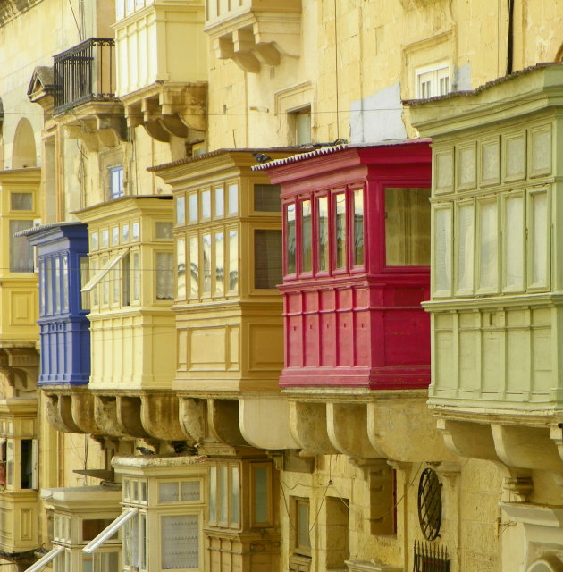 Balkons in de straten van Valletta