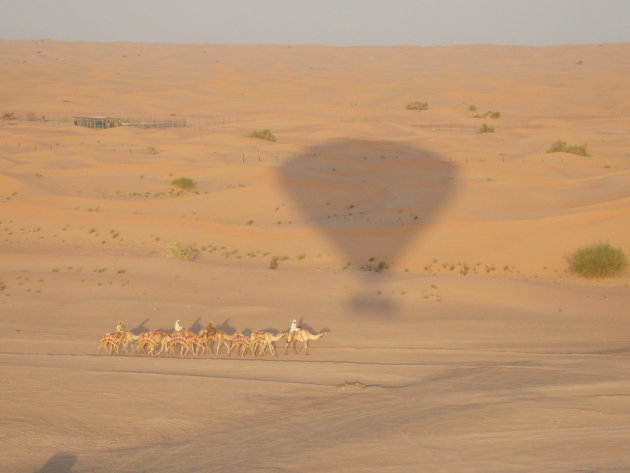 Met een luchtballon zonsopgang bekijken in Dubai