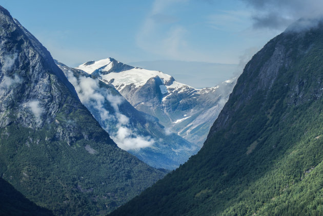 Briksdalsbreen in de verte