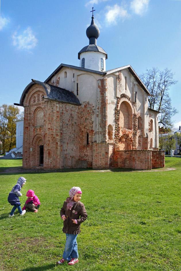 Bloemetjes plukken in Novgorod