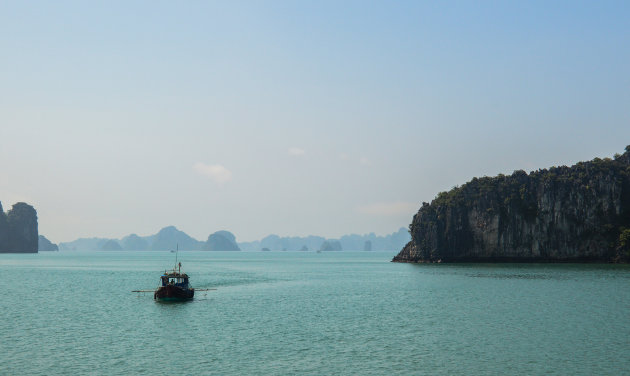 Vissersboot in Halong Bay