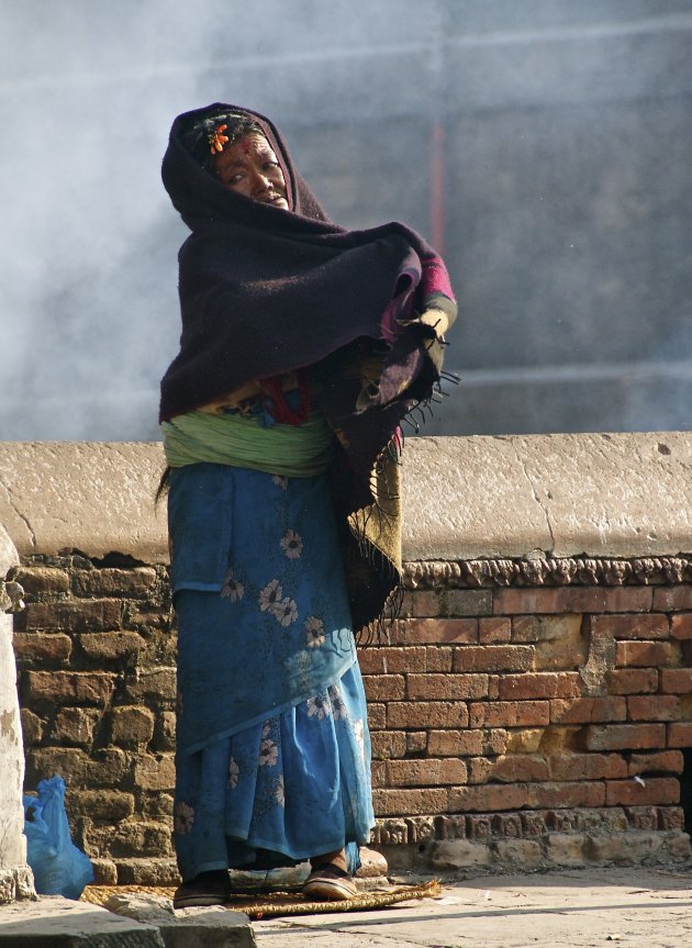 vrouw bij Pashupatinath 